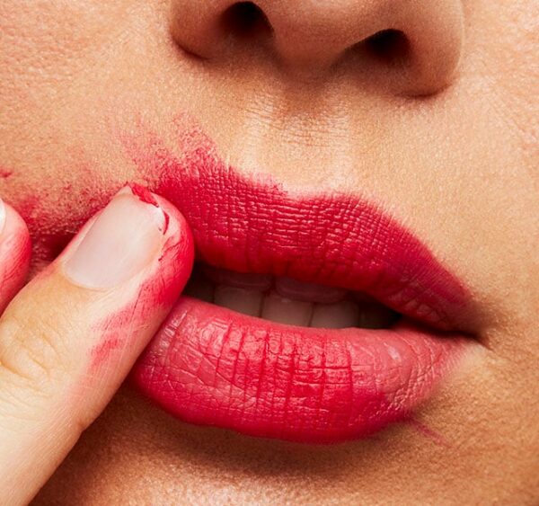 LABIAL MAC TONO 706 RELENTLESSLY RED - Imagen 2